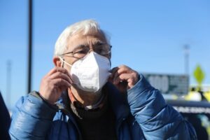 Expertos coinciden en eliminar uso de mascarilla: “Estamos en otro período”