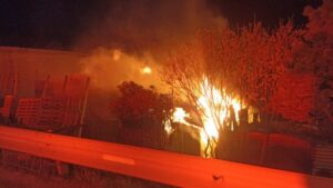 Hombre salvó de incendio que destruyó su casa frente al Parque María Behety