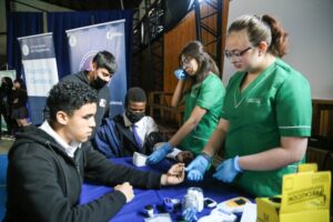 Estudiantes promueven cuidado frente a accidentes cerebrovasculares