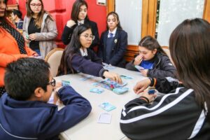 Lanzan juego de cartas sobre biodiversidad en Antártica