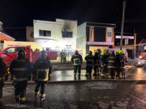 Incendio destruyó vivienda en calle Zenteno y dejó a 14 personas damnificadas