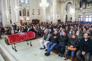 Multitudinario y emotivo adiós brindó familia salesiana a rector de Instituto Don Bosco