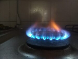 Alzas del dólar e IPC elevan las cuentas de gas