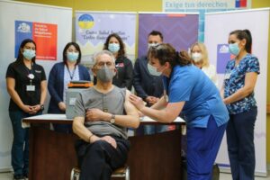 Cesfam, Cecosf, mall y Zona Franca están habilitados para vacunación bivalente