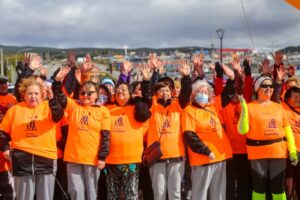 Participantes disfrutaron de la Caminata Familiar del Adulto Mayor organizada por el municipio de Punta Arenas