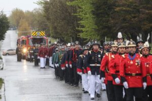 Emotivo adiós a director honorario de Bomberos