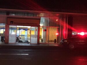 Formalizan a pasajero descubierto con 14 fuegos artificiales en aeropuerto