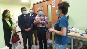 Obispo Óscar Blanco conoció instalaciones del Centro de Rehabilitación: puso su interés en la fabricación de órtesis y prótesis