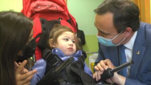 Niño magallánico recibió ayudas para rehabilitación