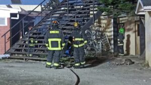 Bomberos sofoca incendio intencional de bodega del CEIA