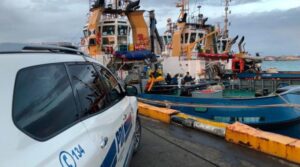 Viuda de tripulante fallecido tras caer de remolcador en Muelle Prat se querella por cuasidelito de homicidio