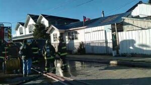 Una pieza con daños luego de incendio en Población Jorge Cvitanic