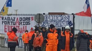 Portuarios amenazaron ayer con paro indefinido