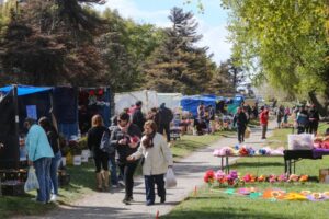 88 puestos de venta estarán presentes frente al Cementerio Municipal