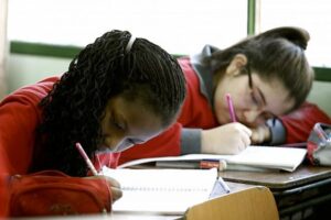 Venezolanos lideran cupos en establecimientos educacionales de Magallanes