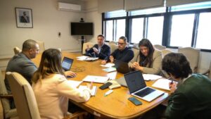 Alcalde advierte que de no traspasar educación municipal a Servicio Locales, municipio deberá destinar $9 mil millones