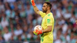 Claudio Bravo es figura y mete al Real Betis directo en octavos de Europa League