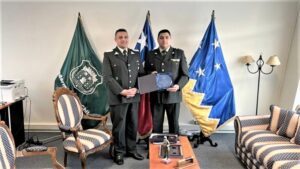 Distinguen a gendarme que redujo a chofer que se fugó tras fatal accidente