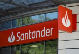 Cliente denuncia duplicidad en cobro de Banco Santander tras adquirir productos en supermercado de Punta Arenas
