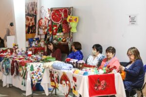Hasta mañana estará muestra de manualidades de adultos mayores