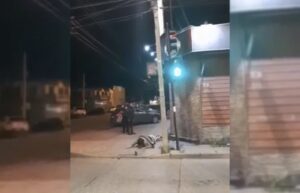 Hombre sufrió brutal caída cuando trepaba en un pub