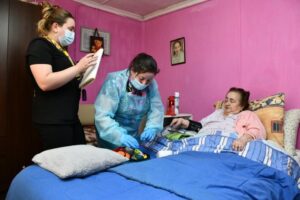 Cien mil atenciones ha entregado programa municipal en cinco años de ejecución