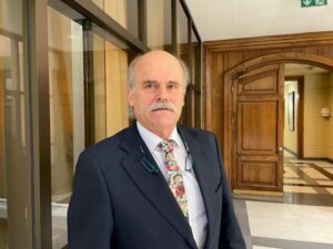 Matheson acusa que forma de resolver conflicto de guardaparques por parte del Gobierno afecta economía regional