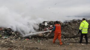 Nuevo incendio en vertedero de Puerto Natales derivó en su cierre