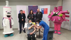 Adultos mayores aplauden vacunación bivalente contra el coronavirus: “Hay que protegernos”