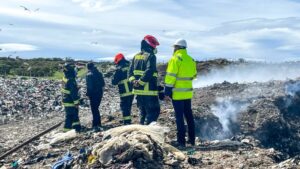 Unidad Haz-Mat elabora informe por incendio en vertedero de Puerto Natales
