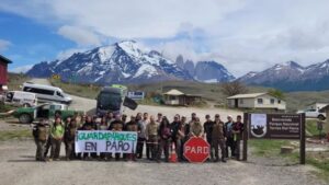 Más guardaparques podrían sumarse a paro indefinido en Parque Nacional Torres el Paine