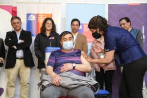 Salud intensifica llamado a vacunarse tras bajas cifras en primer de mes de campaña