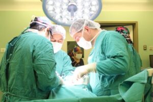 Hospital Clínico espera completar otras 200 cirugías este año