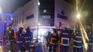 Problema eléctrico desató incendio que afectó céntrica tienda Corona