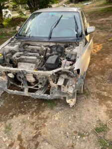 Auto robado en la casa de su dueño es encontrado desmantelado en sitio eriazo