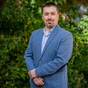 Pese a transversales críticas, seremi de Desarrollo Social dice que condenas anteriores de su jefe de gabinete no le imposibilitan ejercer e