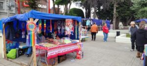 Comerciantes ambulantes inician su trabajo en el centro de Punta Arenas