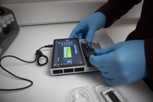 Con nanotecnología estudian las bacterias de especies antárticas