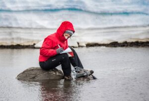 Concurso nacional para proyectos de investigación antártica 2022 busca mayor participación femenina