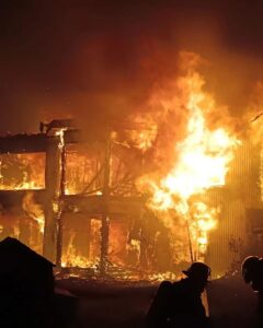Voraz incendio destruyó casona en Barranco Amarillo