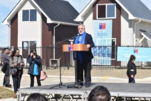 Dirigentas vecinales plantearon duras críticas a Vivienda al ministro Carlos Montes