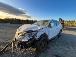 Chofer volcó camino a El Andino y dejó auto abandonado