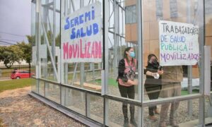 Funcionarios de la Seremi de Salud se encadenarán como señal de protesta ante “descaro del Ministerio de Salud”