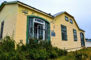 Investigación ve factible restaurar ex-retén de Carabineros en Puerto Navarino