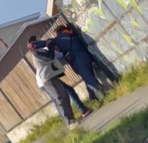 Mujer sindicada como autora de maltrato animal mantiene atemorizados a vecinos
