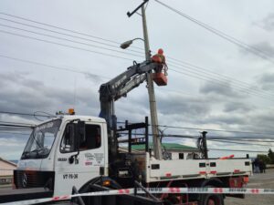 Suspenden evento de aniversario de Punta Arenas por choque de camión que derribó postes de alumbrado público
