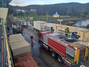 Ferry entregó con éxito 49 mil litros de agua en Puerto Toro