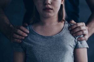 Libertad con medidas cautelares para hombre investigado por abusar sexualmente de menor de edad