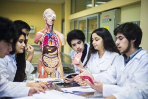El 40% de los postulantes a la carrerade Medicina en la UMAG son de otras regiones