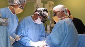 Médicos extranjeros podrán apoyar Red Asistencial para disminuir listas de espera